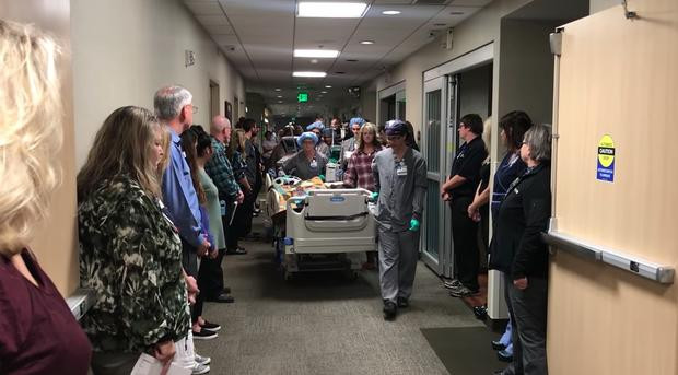 Así es como despiden a paciente donador de órganos