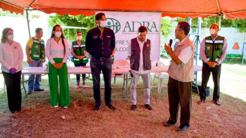 Aterrizan apoyos a familias de la colonia Azteca