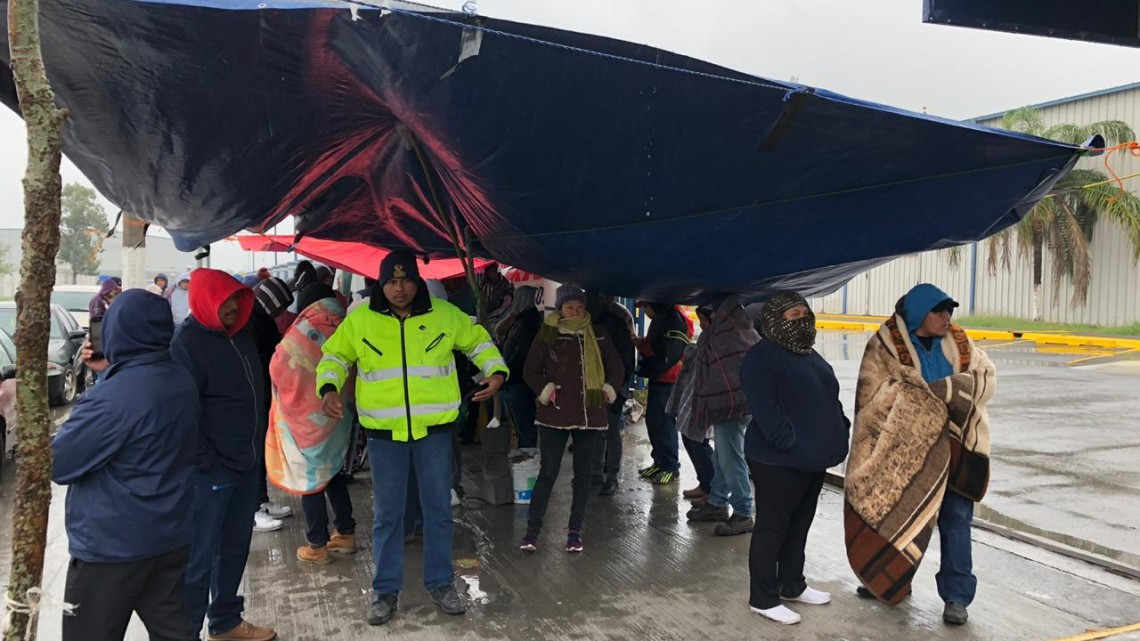 Policía antidisturbios prepara desalojo de obreros en Mecalux