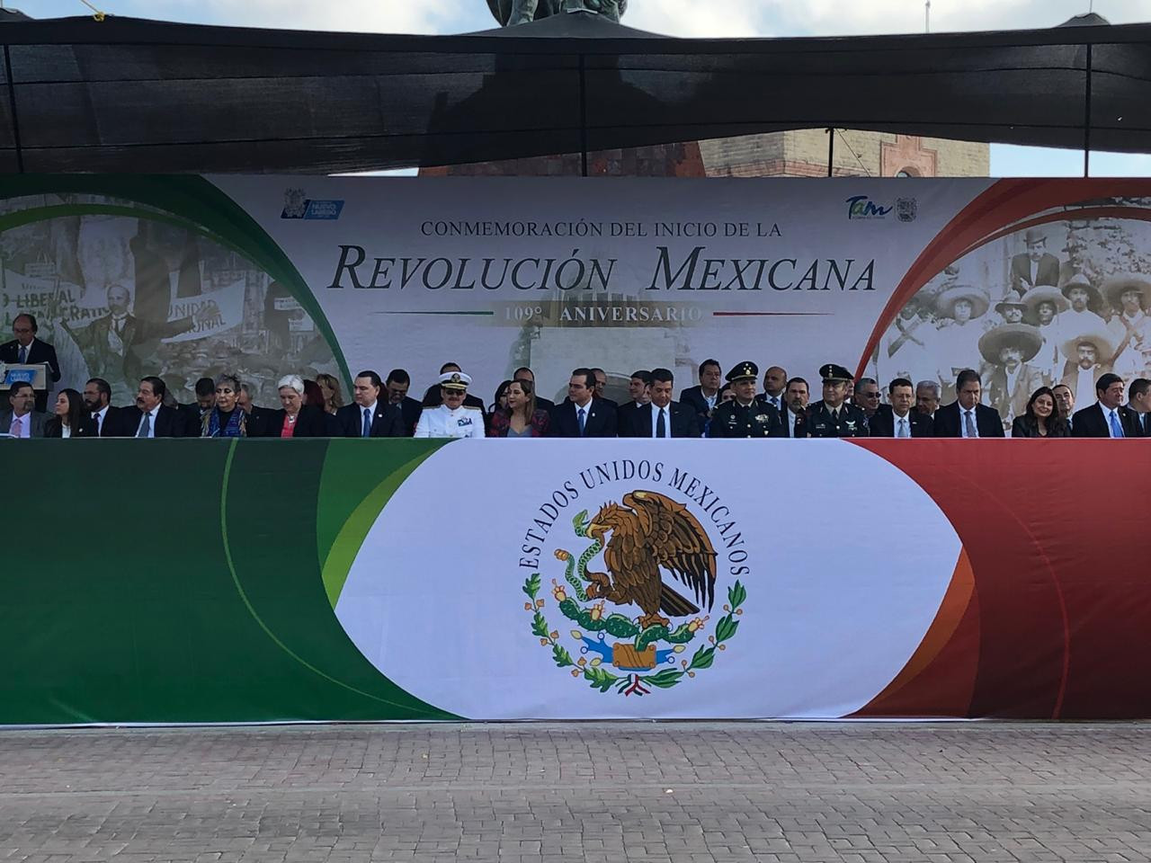 Desfilan para conmemorar 109 años del inicio de la revolución mexicana