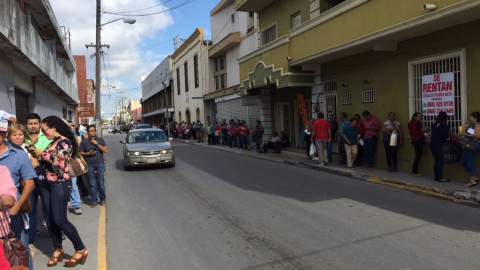 Abarrotan la oficina fiscal en Matamoros