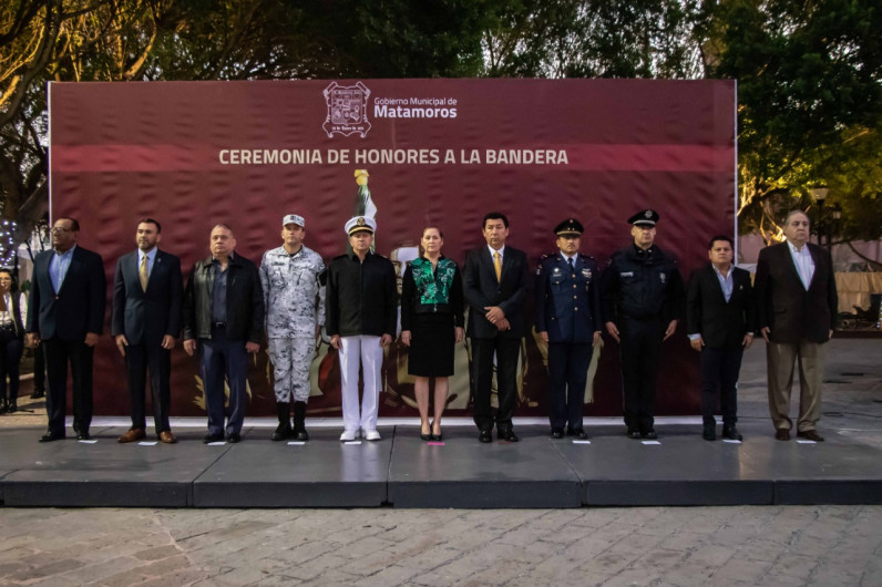 Preside alcalde Mario López ceremonia de honores a la bandera organizados por la SSP