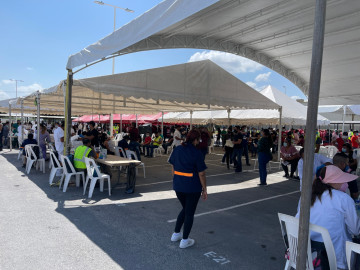 Destina industria manufacturera recursos humanos y materiales para la vacunación de 100 mil personas