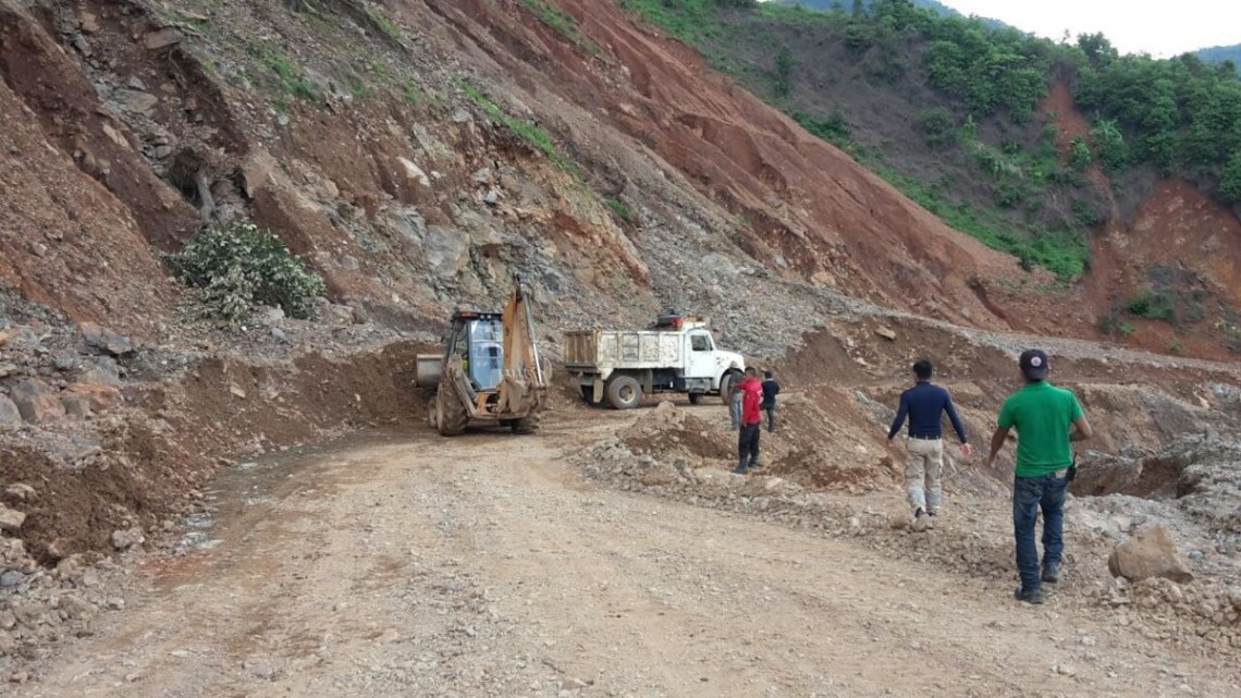 Caen dos puentes en Guerrero