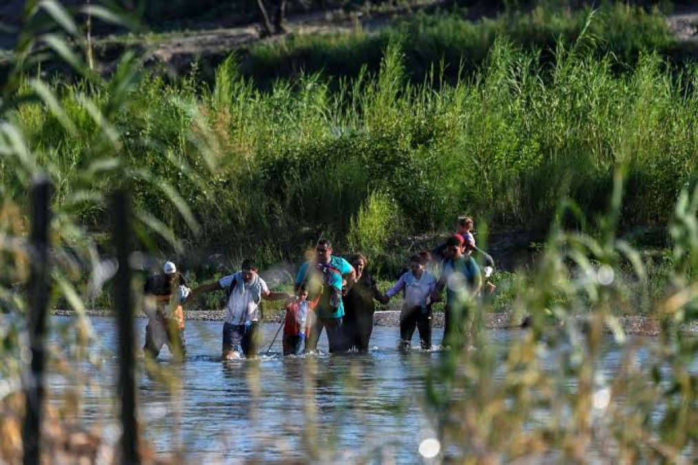 Mueren ocho migrantes tratando de cruzar el Río Grande