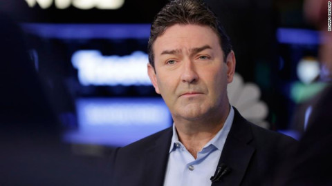 Destituyen a presidente de McDonald’s por involucrarse con una empleada