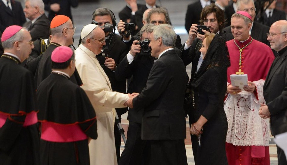 El Papa y Piñera abordan crisis por abusos sexuales