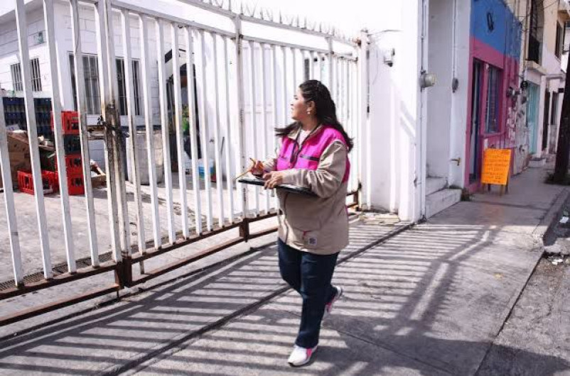 INE acerca sus servicios a personas en cama en Reynosa