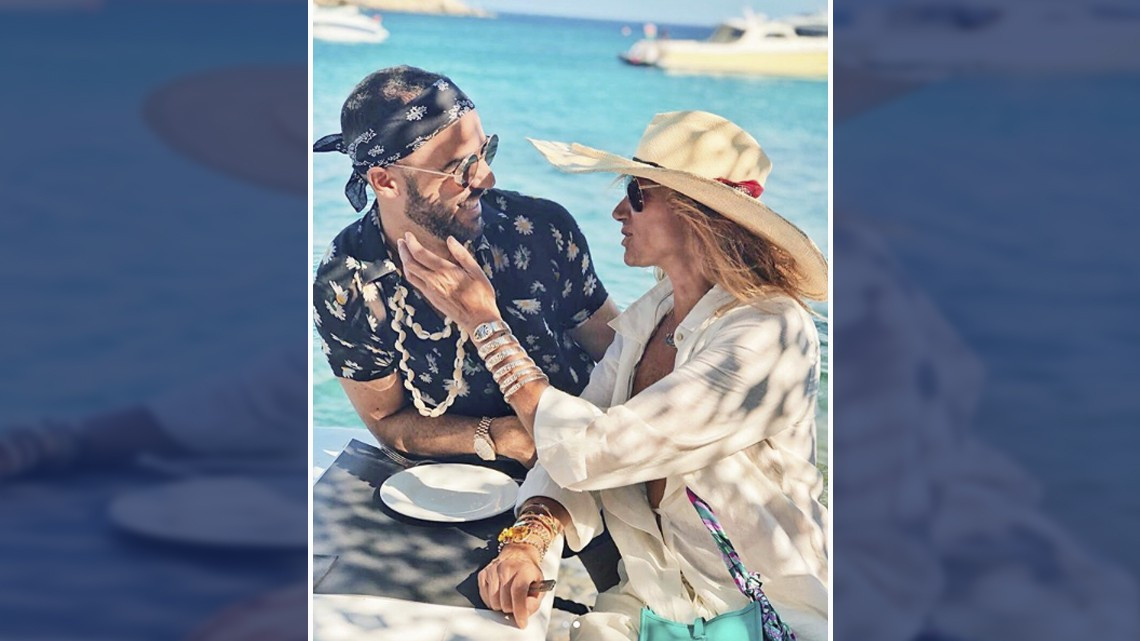 En bikini, Adela Micha presume nuevo galán