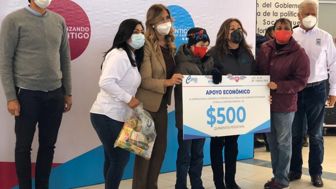 Entrega DIF Becas del Programa 'Contigo Soy Capaz'