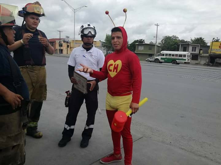 Apaga incendio chapulín colorado en HEB