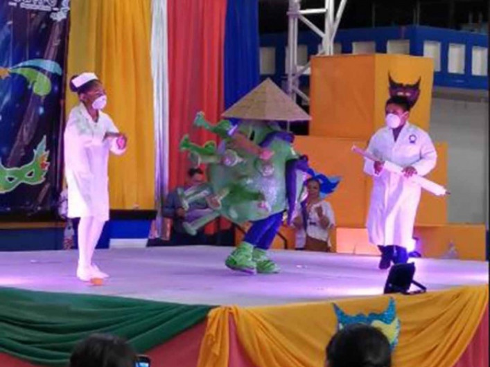 Niño se disfraza de “coronavirus” y causa sensación en redes