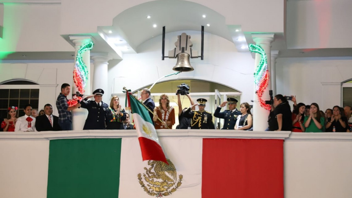 17 mil personas dan el Grito de Independencia con Maki Ortiz