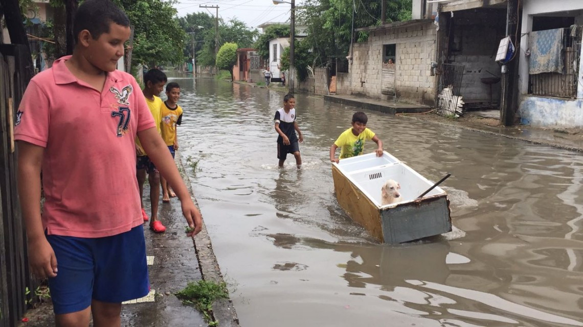 Recorre Alcaldesa la Moscú al tener ya  varias calles inundadas