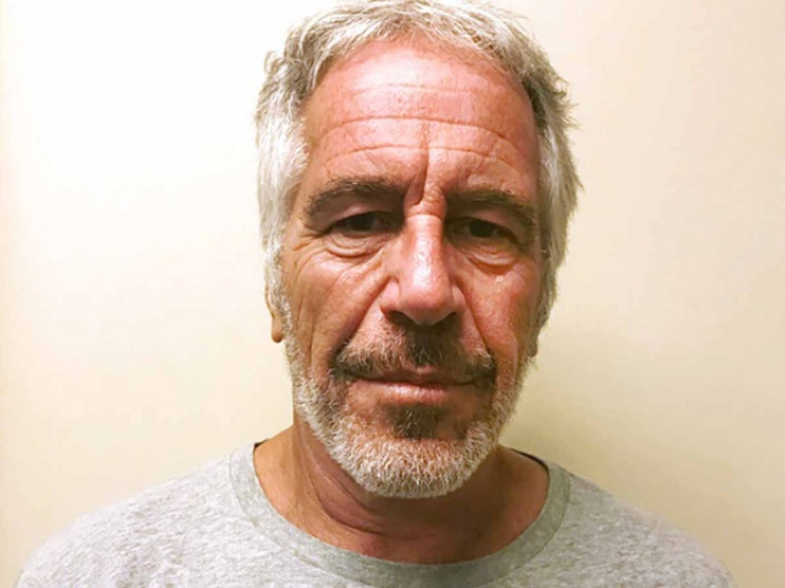 Autopsia de Jeffrey Epstein sugiere muerte por estrangulamiento