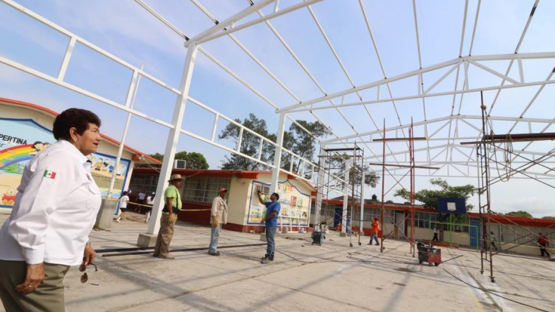 Supervisa alcalde de Tampico avances de techumbre en primaria