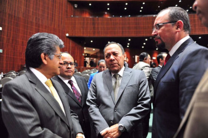 Diputados del PRD piden a Escudero y priístas no meterse en el caso Barbosa