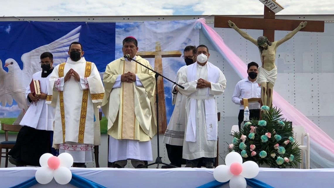 Diócesis de Nuevo Laredo realiza caravana de autos a favor de la vida 
