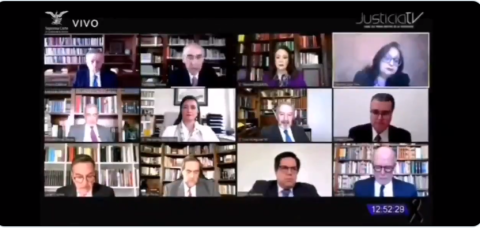 En sesión del Pleno, se escucha el “fierro viejo” causando gracia al Ministro Laynez 