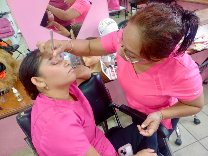 DIF Nuevo Laredo invita a inscribirse al curso de belleza del CEDIF 4