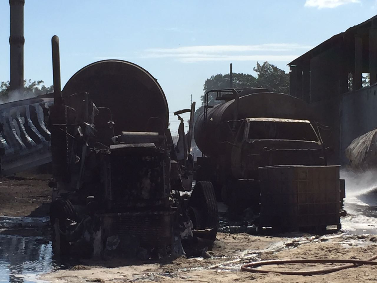 Vuelven a prenderse pipas con diésel en Callejón de Barriles