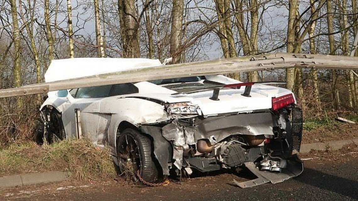 'Chiquito' Romero choca su Lamborghini cerca del predio del Manchester United