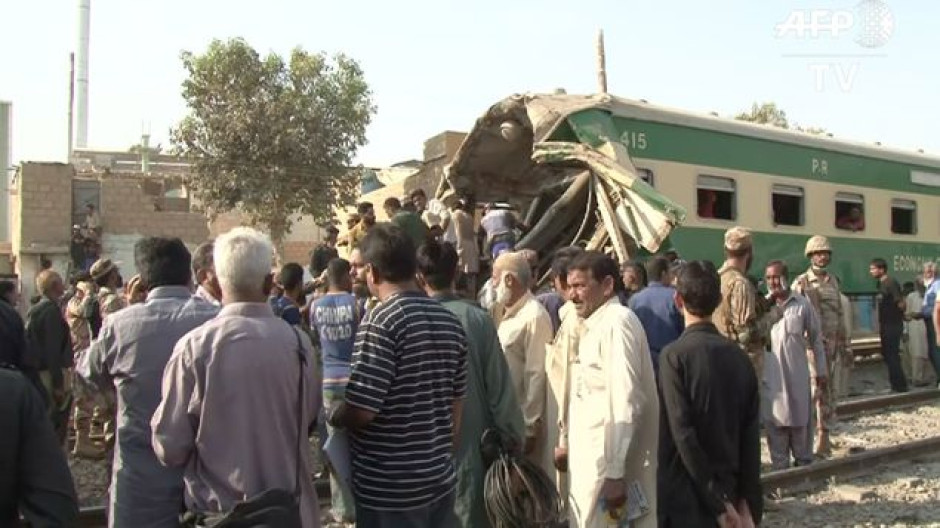 Choque de trenes en Pakistán deja 14 muertos y 79 heridos