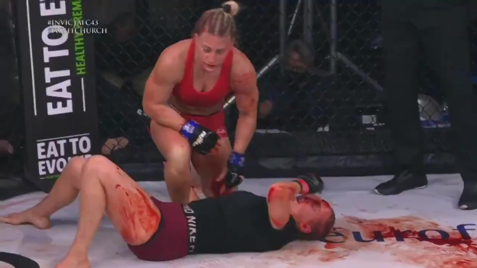 Kayla Harrison logra un sangriento ‘KO’ ante King