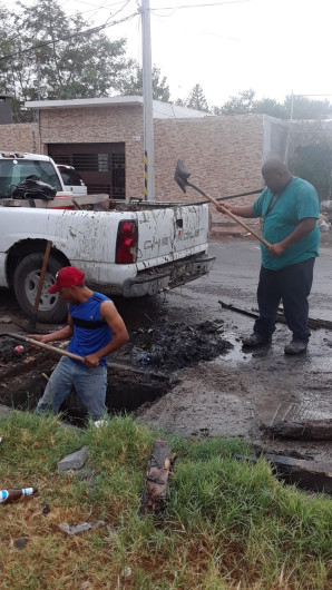 Previene COMAPA inundaciones con limpieza de pluviales