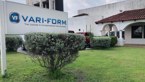 Tras paro de labores en Vari-Form, les prometen bono