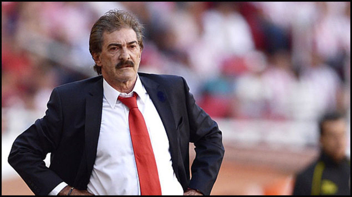 Aficionados piden salida de La Volpe