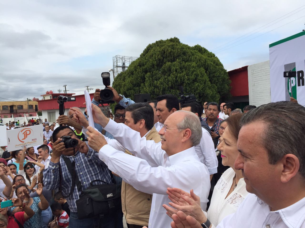 Se registra "Chuchín" de la Garza a la alcaldía por el PRI