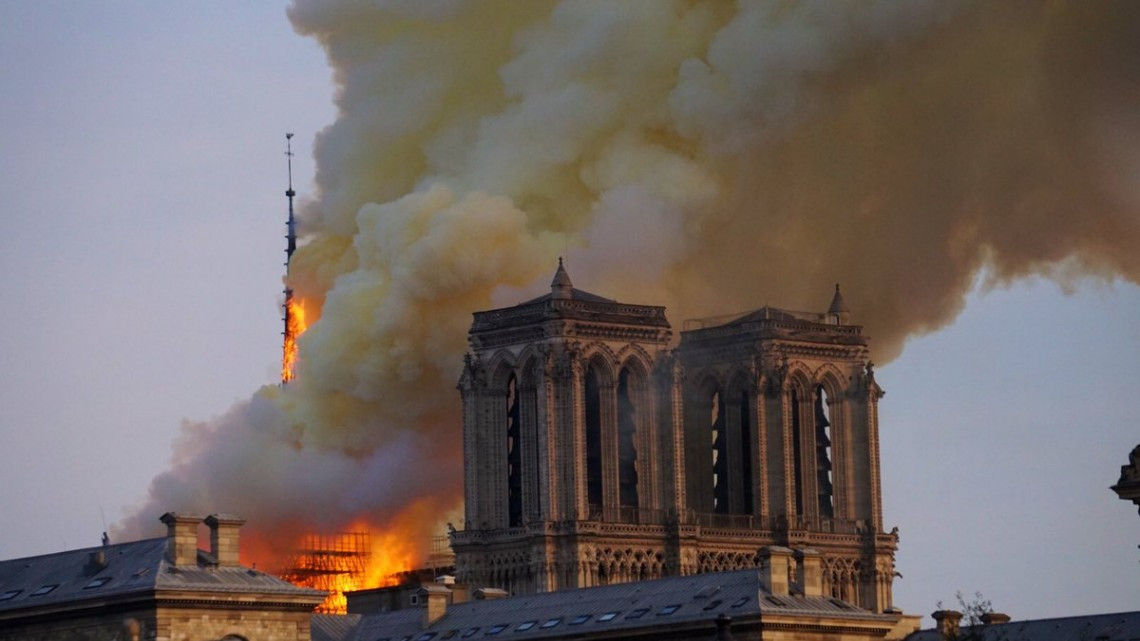 Catedral de Notre Dame se incendia