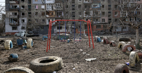 Denuncian bombardeo en escuela de Ucrania; se refugiaban 400 civiles