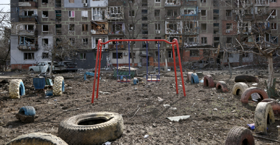Denuncian bombardeo en escuela de Ucrania; se refugiaban 400 civiles