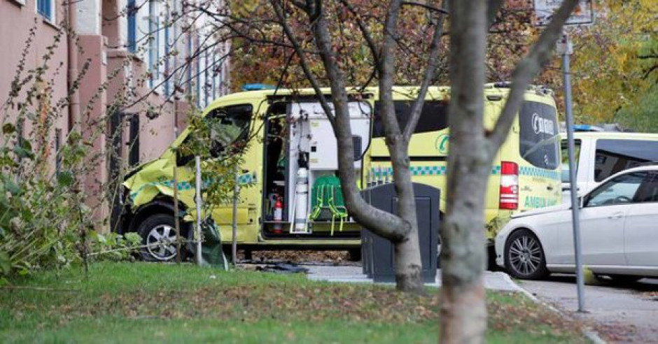 Hombre roba ambulancia y atropella a varias personas en Noruega