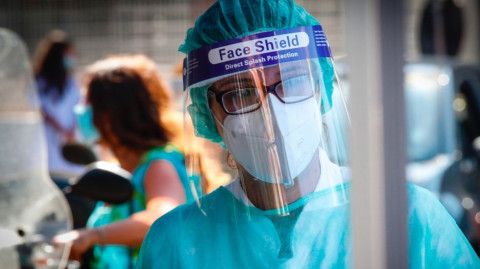 Casos de COVID-19 en el mundo alcanzan los 23.7 millones