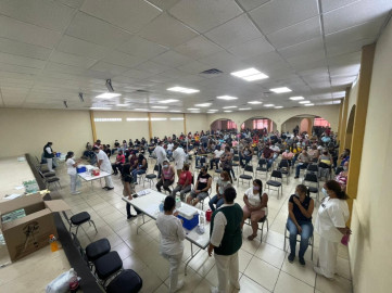 Más de 10 mil se vacunaron durante la madrugada