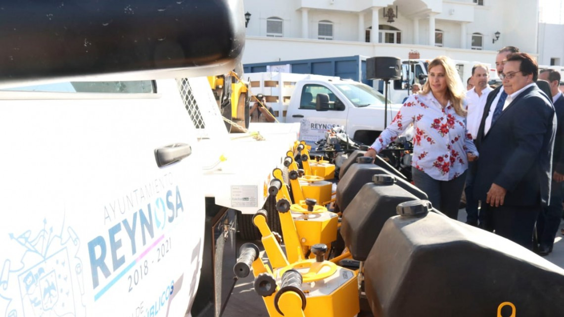 Entrega Alcaldesa equipamiento a dependencias municipales