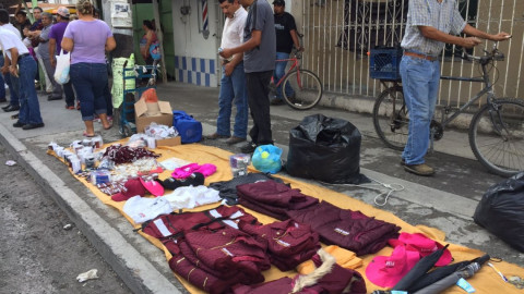 Comerciantes hacen su agosto con la visita de AMLO