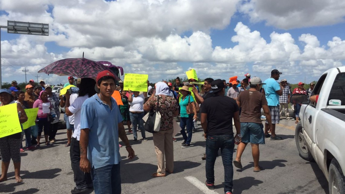 Bloquean pescadores carretera Matamoros-Victoria