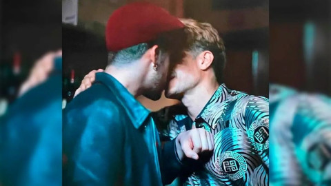 ¡Tremendo beso entre Bad Bunny y Gael García!