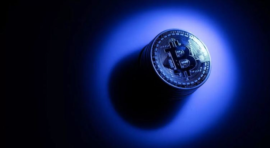 Bitcoin registra nuevo récord histórico al superar los 44 mil dólares