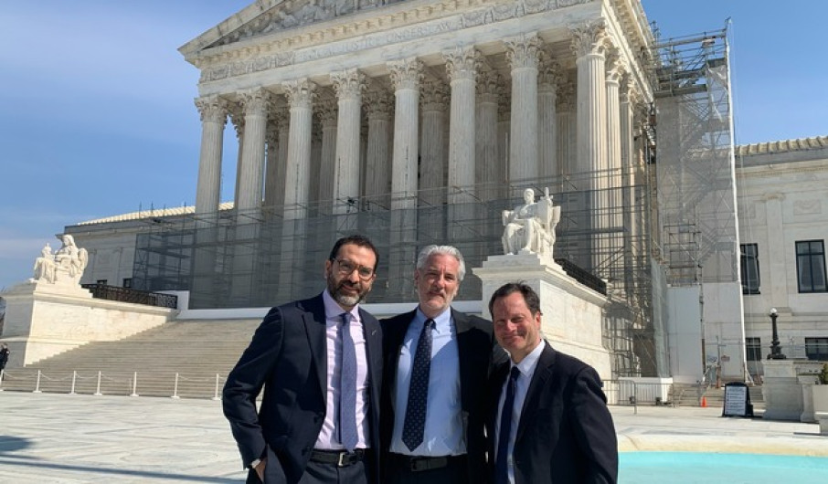 México expone ante Suprema Corte de EU caso contra fabricantes de armas