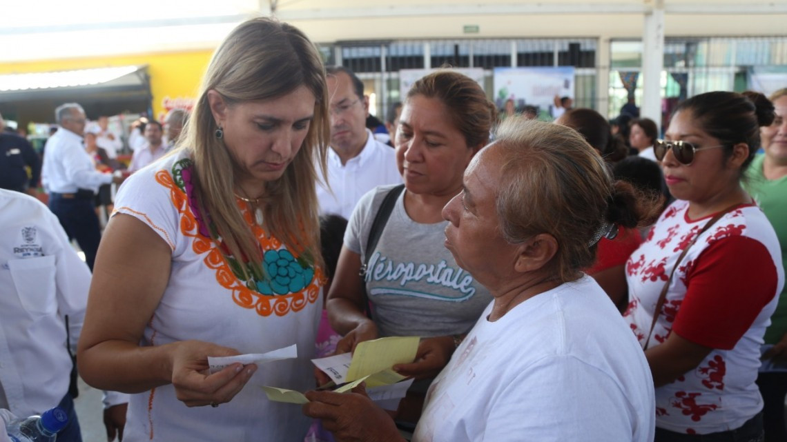 Ayuntamiento lleva apoyo a Hacienda Las Bugambilias