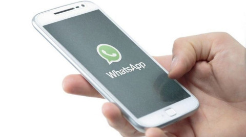 Eliminan modo obscuro de WhatsApp para Android