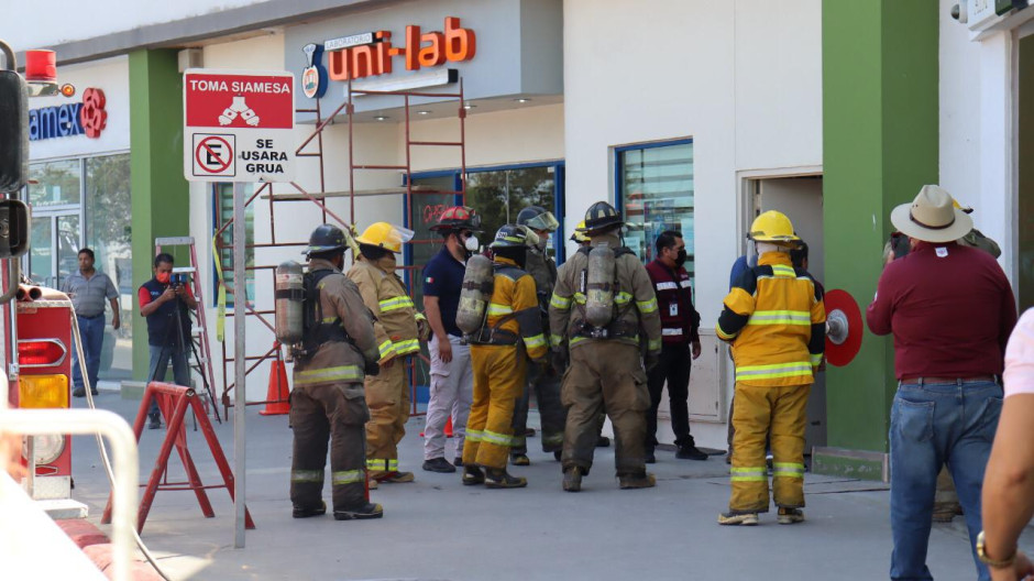 Simula COMAPA y PCyB incendio en centro comercial de Reynosa
