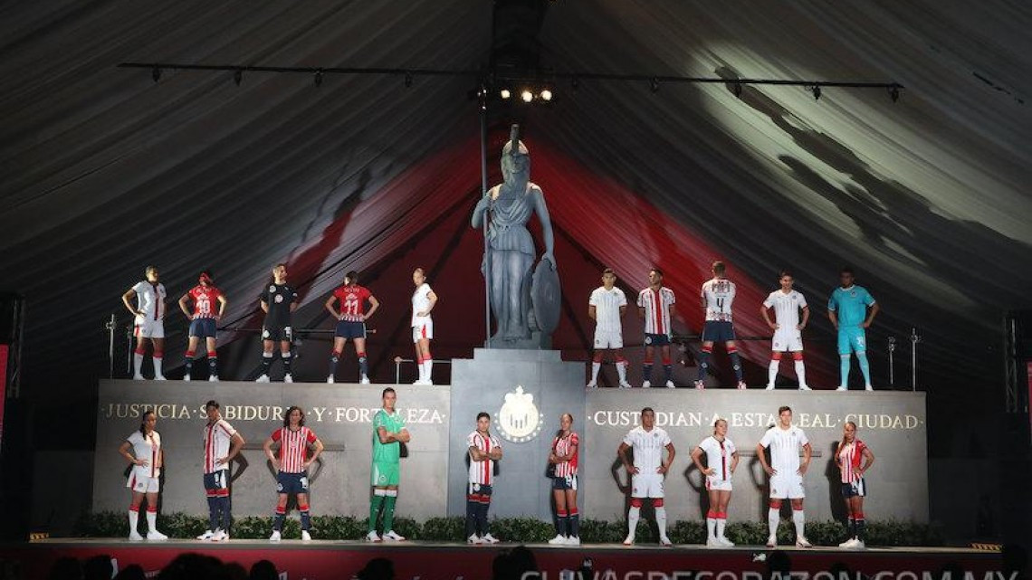 ¡Mira los nuevos uniformes de Chivas!