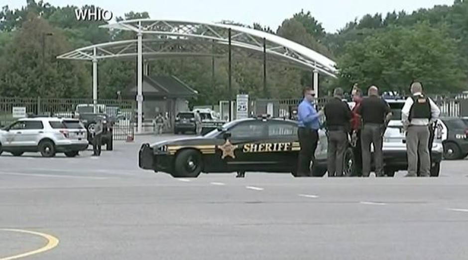 Responden autoridades a reportes de tiroteo en base militar en Ohio