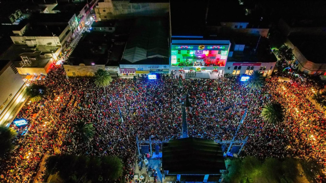 Dio Carlos Peña Ortiz Grito de la Independencia de México con mas de 20 Mil asistentes